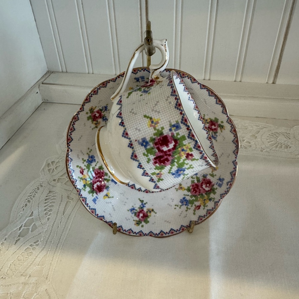 Royal Albert Petit Point Floral Teacup & Saucer EUC